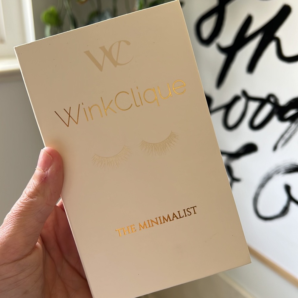 Winkclique minimalist lashes. Four sets left.